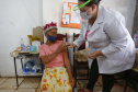 A comunidade indígena do Paraná começou a ser vacinada contra a Covid-19 nesta quarta-feira (20). Eles integram o chamado grupo prioritário, atendidos por esse primeiro lote de imunizantes que chegou ao Estado na segunda-feira (18).
