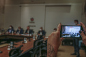 O secretário nacional de Habitação, Alfredo Santos, e o governador Carlos Massa Ratinho Junior conversaram em Curitiba nesta segunda-feira (25) sobre as perspectivas de novos investimentos para o Paraná. Eles fizeram apresentações sobre as políticas públicas dos executivos federal e estadual para o setor a um público virtual formado por dezenas de prefeitos e gestores públicos do Estado, via videoconferência.
