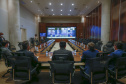 O secretário nacional de Habitação, Alfredo Santos, e o governador Carlos Massa Ratinho Junior conversaram em Curitiba nesta segunda-feira (25) sobre as perspectivas de novos investimentos para o Paraná. Eles fizeram apresentações sobre as políticas públicas dos executivos federal e estadual para o setor a um público virtual formado por dezenas de prefeitos e gestores públicos do Estado, via videoconferência.