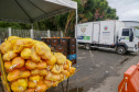 Permissionários atacadistas da Ceasa Curitiba fazem doação 25 toneladas de alimentos para entidades beneficentes de Curitiba e Região Metropolitana, além de famílias atingidas pelas chuvas em Irati, na região Centro-Sul do Estado. - Curitiba, 29/01/2021  - Foto: Gilson Abreu/AEN