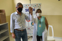 A vacinação contra a Covid-19 foi iniciada no Complexo Médico Penal (CMP), em Pinhais, na última semana. Os imunizantes CoronaVac, produzidos pelo Instituto Butantan em parceria com a farmacêutica Sinovac, foram aplicados pela Secretaria Municipal da Saúde de Pinhais em profissionais da saúde que atuam na unidade do Departamento Penitenciário do Paraná (Depen/PR).  -  Foto: Depen/PR