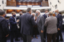 O governador Carlos Massa Ratinho Junior participou nesta segunda-feira (1º) da posse da nova Mesa Diretora da Assembleia Legislativa do Paraná para o biênio 2021/2022. Será a 19ª Legislatura da Casa e a quarta presidência consecutiva do deputado estadual Ademar Traiano.
Foto:Jonathan Campos/AEN