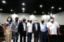 Foz do Iguaçu e Cascavel, no Oeste do Estado, agora têm representações locais da Invest Paraná, agência do promoção e prospecção de novos negócios e investimentos no Estado. A oficialização dessas novas representações foi feita pelo vice-governador Darci Piana nesta quinta-feira (4). Ele assinou termos de cooperação com representantes dos dois municípios.Foto: Camila Tonett