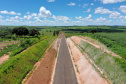 Nesta sexta-feira (5), o governador Carlos Massa Ratinho Junior e o diretor-geral de Itaipu, Joaquim Silva e Luna, estiveram no distrito de Santa Eliza, em Umuarama (Noroeste), para o lançamento da pedra fundamental da obra de revitalização da Estrada da Boiadeira.