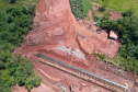 Nesta sexta-feira (5), o governador Carlos Massa Ratinho Junior e o diretor-geral de Itaipu, Joaquim Silva e Luna, estiveram no distrito de Santa Eliza, em Umuarama (Noroeste), para o lançamento da pedra fundamental da obra de revitalização da Estrada da Boiadeira.
