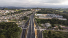 O governador Carlos Massa Ratinho Junior participou nesta quinta-feira (11) da inauguração do viaduto de acesso a Piraí do Sul e ao Santuário Nossa Senhora das Brotas, nos Campos Gerais. Ele está localizado no km 256 da PR-151 e foi construído em apenas dez meses pela concessionária CCR RodoNorte, que administra a ligação entre Ponta Grossa e Jaguariaíva.