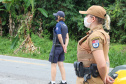 As forças policiais do Paraná fiscalizaram 1.333 estabelecimentos comerciais e realizaram 553 ações de dispersão de aglomeração entre a meia-noite de sábado (27) e as 7 horas desta segunda-feira (1º). Foram 138 prisões e 47 adolescentes apreendidos no primeiro final de semana de reforço na fiscalização das medidas de proteção contra a Covid-19. -  Curitiba, 01/03/2021  -  Foto: Divulgação SESP-PR