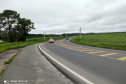 O Departamento de Estradas de Rodagem do Paraná (DER/PR) está realizando serviços de conservação na PR-340, em Castro, na região dos Campos Gerais. Os trabalhos estão em andamento no trecho de 5,72 quilômetros entre a PR-151 e o acesso para a cooperativa Castrolanda, e beneficiam os mais de 71 mil habitantes locais, além de toda a cadeia produtiva da região. -  Foto: Divulgação DER-PR