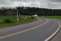 O Departamento de Estradas de Rodagem do Paraná (DER/PR) está realizando serviços de conservação na PR-340, em Castro, na região dos Campos Gerais. Os trabalhos estão em andamento no trecho de 5,72 quilômetros entre a PR-151 e o acesso para a cooperativa Castrolanda, e beneficiam os mais de 71 mil habitantes locais, além de toda a cadeia produtiva da região. -  Foto: Divulgação DER-PR