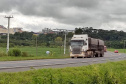 O Departamento de Estradas de Rodagem do Paraná (DER/PR) está realizando serviços de conservação na PR-340, em Castro, na região dos Campos Gerais. Os trabalhos estão em andamento no trecho de 5,72 quilômetros entre a PR-151 e o acesso para a cooperativa Castrolanda, e beneficiam os mais de 71 mil habitantes locais, além de toda a cadeia produtiva da região. -  Foto: Divulgação DER-PR