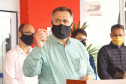 O Governo do Estado está ativando 66 leitos exclusivos para o atendimento de pacientes com Covid-19 no Oeste paranaense. O secretário de Estado da Saúde, Beto Preto, participou de uma coletiva com a imprensa nesta quinta-feira (4), durante a entrega de 12 leitos de Unidade de Terapia Intensiva (UTI) e 10 enfermarias para o Hospital Universitário do Oeste do Paraná (HUOP).   - Cascavel, 04/03/2021  -  Foto: Gilson Abreu/AEN