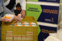 O Paraná recebe mais 148,6 mil doses do imunizante CoronaVac para continuar a vacinação contra a Covid-19 no estado. O lote enviado pelo Ministério da Saúde chegou no início da noite no Centro de Medicamentos do Paraná (Cemepar), em Curitiba.09/03/2021. Foto: Geraldo Bubniak/AEN