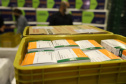 O Paraná recebe mais 148,6 mil doses do imunizante CoronaVac para continuar a vacinação contra a Covid-19 no estado. O lote enviado pelo Ministério da Saúde chegou no início da noite no Centro de Medicamentos do Paraná (Cemepar), em Curitiba.09/03/2021. Foto: Geraldo Bubniak/AEN