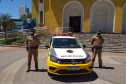 Histórias por trás da pandemia  - Na foto, a soldado Jana Scherer, de Pato Branco. Como auxiliar de comunicação social do 3o Batalhão de Polícia Militar do município, as ações administrativas tomavam boa parte do seu tempo. Com a pandemia e o reforço do policiamento para garantir o cumprimento das medidas de restrição, as operações nas ruas se tornaram mais frequentes.     -  Curitiba, 12/03/2021  -  Foto: Divulgação AEN