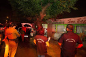 As equipes policiais da Ação Integrada de Fiscalização Urbana (AIFU) fecharam nove estabelecimentos comerciais irregulares e 44 pessoas acabaram encaminhadas por desrespeitar as medidas do decreto estadual de enfrentamento ao coronavírus. Durante as abordagens, 251 pessoas foram orientadas e outras 63 abordadas. O balanço compreende as ações de sexta-feira (12/03) a domingo (14/03) na cidade de Curitiba. - Curitiba, 15/03/2021 - Foto: Divulgação SESP-PR