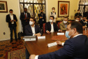 Paraná, Santa Catarina e Rio Grande do Sul se uniram em busca de saídas conjuntas para conter a expansão da crise sanitária decorrente da pandemia da Covid-19. 
O anúncio foi feito pelos governadores Carlos Massa Ratinho Junior (Paraná), Carlos Moisés (Santa Catarina) e Eduardo Leite (Rio Grande do Sul), além dos respectivos secretários de Saúde de cada estado.  Foto: Jonathan Campos/AEN