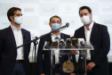 Paraná, Santa Catarina e Rio Grande do Sul se uniram em busca de saídas conjuntas para conter a expansão da crise sanitária decorrente da pandemia da Covid-19. O anúncio foi feito pelos governadores Carlos Massa Ratinho Junior (Paraná), Carlos Moisés (Santa Catarina) e Eduardo Leite (Rio Grande do Sul), além dos respectivos secretários de Saúde de cada estado. Foto: Jonathan Campos/AEN