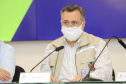 O secretário estadual de Saúde, Beto Preto, atende   a imprensa para explicar detalhes do Decreto 7.145/2021, publicado nesta sexta-feira (19). A normativa endurece as regras de isolamento social em municípios da Região Metropolitana de Curitiba. Foto: Geraldo Bubniak/AEN