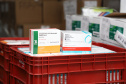 O Governo do Estado receu neste sábado (20),  mais 240.450 doses de vacinas contra o coronavírus. São 234.200 doses da Coronavac, produzida pela Sinovac e Instituto Butantan, e 6.250 do imunizante desenvolvido pela Universidade de Oxford/AstraZeneca, parte do primeiro lote fabricado pela Fundação Oswaldo Cruz (Fiocruz).  -  Curitiba, 20/03/2021  -  Foto: Ari Dias/AEN