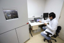 Uma parceria entre o Instituto de Tecnologia do Paraná (Tecpar) e a Sanepar resultou na conquista da acreditação de quatro grandes laboratórios de análises de água e esgoto da companhia. As unidades estão localizadas em Curitiba, Londrina, Maringá e Cascavel.
.Foto: Arnaldo Alves /Arquivo AEN