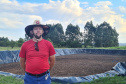 Parceria entre Sanepar e Frísia protege mananciais e beneficia produtores - O bovinocultor Marcelino Mondeo verificou ganhos na sua produção após a instalação da esterqueira.  -  Foto: Divulgação Sanepar