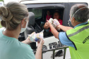 Além dos moradores das cidades, os caminhoneiros que descarregam grãos no Porto de Paranaguá receberam um kit alimentação em maio de 2020. Foram cerca de 100 mil kits entregues no pior momento da pandemia até então.Foto: Claudio Neves