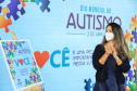 Noventa peças formam o quebra-cabeça que uniu autoridades do Paraná em prol da conscientização sobre o Transtorno do Espectro Autista, nesta segunda-feira (5). Em uma ação organizada pela Superintendência Geral de Ação Solidária do Governo do Estado (SGAS), o governador Carlos Massa Ratinho Junior, secretários de Estado e chefes de outros poderes compareceram ao Palácio Iguaçu para montarem uma peça do mosaico que serve de metáfora para a complexidade do autismo.Foto: Jose Fernando Ogura/AEN