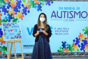 Noventa peças formam o quebra-cabeça que uniu autoridades do Paraná em prol da conscientização sobre o Transtorno do Espectro Autista, nesta segunda-feira (5). Em uma ação organizada pela Superintendência Geral de Ação Solidária do Governo do Estado (SGAS), o governador Carlos Massa Ratinho Junior, secretários de Estado e chefes de outros poderes compareceram ao Palácio Iguaçu para montarem uma peça do mosaico que serve de metáfora para a complexidade do autismo.Foto: Jose Fernando Ogura/AEN