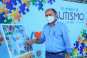 Noventa peças formam o quebra-cabeça que uniu autoridades do Paraná em prol da conscientização sobre o Transtorno do Espectro Autista, nesta segunda-feira (5). Em uma ação organizada pela Superintendência Geral de Ação Solidária do Governo do Estado (SGAS), o governador Carlos Massa Ratinho Junior, secretários de Estado e chefes de outros poderes compareceram ao Palácio Iguaçu para montarem uma peça do mosaico que serve de metáfora para a complexidade do autismo.Foto: Jose Fernando Ogura/AEN