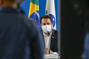 O governador Carlos Massa Ratinho Junior anunciou nesta terça-feira (6) no Palácio Iguaçu que a campanha de vacinação no Paraná vai até a meia-noite a partir dos próximos dias em alguns municípios, esforço que se soma à campanha de domingo a domingo para agilizar a imunização no Estado. A ideia é acelerar a aplicação das doses que estão disponíveis.Foto Gilson Abreu/AEN