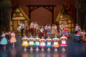 A Escola de Dança Teatro Guaíra celebra hoje 65 anos, sendo uma das instituições públicas de ensino de balé mais antigas do país. A EDTG já formou mais de 15 mil alunos e fez mais mil apresentações em todo o país, incluindo grandes sucessos como “A Bela e Fera”, com mais de 40 mil espectadores, e “Olimpo”, coreografia criada para homenagear os jogos olímpicos. A comemoração este ano será virtual em função da pandemia do coronavírus.  Curitiba, 06/04/2021  -  Foto: Cesar Band