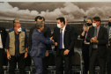 O governador Carlos Massa Ratinho Junior acompanha o  presidente Jair Bolsonaro nesta quarta-feira (7),   na transmissao de cargo do  diretor-geral brasileiro da Itaipu Binacional, o general João Francisco Ferreira .  07/04/2021 - Foto: Geraldo Bubniak/AEN