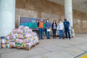 A edição 2021 da campanha Cesta Solidária Paraná, encerrada na terça-feira (06), conseguiu arrecadar mais de 200 toneladas de alimentos. . Foto: Valdelino Pontes