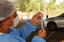 O Paraná iniciou a campanha nacional de vacinação contra a influenza nesta segunda-feira (12). A meta é imunizar contra a gripe pelo menos 90% do público-alvo, estimado em 4,4 milhões de pessoas.  -  Curitiba, 12/04/2021  -  Foto: Américo Antonio/SESA