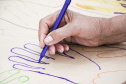 Arte para Maiores
O premiado Arte para Maiores, que ganhou versão virtual em 2020, se mantém em formato online. Todos os participantes cadastrados recebem por WhatsApp vídeos com mediações e sugestões de oficinas variadas. - Foto: Maita Franco/MON