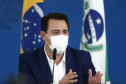 O governador Carlos Massa Ratinho Junior e o presidente da Assembleia Legislativa do Paraná, Ademar Traiano, lançaram nesta quarta-feira (14), no Palácio Iguaçu, a segunda edição do programa Paraná Mais Cidades, que disponibilizará meio bilhão para investimentos nos 399 municípios. Os recursos são do Tesouro Estadual e da sobra orçamentária do Poder Legislativo. -  Curitiba, 14/04/2021  -  Foto: Jonathan Campos/AEN