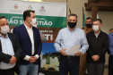 O governador Carlos Massa Ratinho Junior visita nesta quarta-feira (14) o Hospital Regional São Sebastião, na Lapa. A Secretaria de Estado da Saúde disponibiliza seis leitos de UTI no hospital. A unidade já conta com 40 leitos de enfermaria na estratégia de combate à Covid-19. 14/04/2021 - Foto: Geraldo Bubniak/AEN