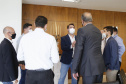 A TIM Brasil anunciou, nesta quinta-feira (15), que estenderá sua rede 4G para novos pontos no Interior do Estado. O novo plano foi anunciado no Palácio Iguaçu, pelo governador Carlos Massa Ratinho Junior e pelo CEO da TIM Brasil, Pietro Labriola.  -   Curitiba, 15/04/2021  -  Foto: Jonathan Campos/AEN