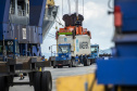 Março foi extremamente positivo para as movimentações pelo Terminal de Contêineres do Porto de Paranaguá. O segmento fecha o mês com recorde histórico: melhor movimentação geral em um único mês. Foram 95.633 TEUs (unidades de contêineres de 20 pés) importados e exportados em março.  -  Paranaguá, 19/04/2021  -  Foto: Claudio Neves/Portos do Paraná