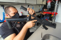 A Polícia Civil do Paraná (PCPR) agora conta com oficina móvel para manutenção de armas e treinamento. Uma van foi equipada com ferramentas que permitem que os policiais civis aprendam e realizem o reparo do armamento. O objetivo é atender os profissionais de todo o Estado, principalmente dos municípios do Interior. -  Foto: Polícia Civil do Paraná