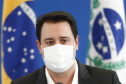 O governador Carlos Massa Ratinho Junior ressaltou que o pacote de medidas sociais voltadas para amenizar a situação da parcela mais vulnerável da população paranaense, lançado nesta terça-feira (20), no Palácio Iguaçu, é reflexo da união entre todos os Poderes constituídos do Estado no enfrentamento à pandemia da Covid-19. -  Curitiba, 20/04/2021  -  Foto: Jonathan Campos/AEN