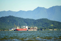 O Porto de Antonina está apto para receber navios com maior capacidade de carga. O calado operacional do canal de acesso ao terminal passa de 8 para 8,5 metros. Essa é a profundidade em que as embarcações podem ficar submersas na água, ao navegar para entrar ou sair do terminal.  - Foto: Ivan Bueno/Arquivo Portos do Paraná
