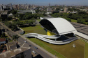 O Museu Oscar Niemeyer (MON) e o MAC Paraná, que ocupa temporariamente as salas 08 e 09 do MON devido à reforma em sua sede principal, já estão de portas abertas para os visitantes.