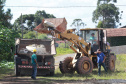 Técnicos da Cohapar e da Prefeitura de Rio Azul vistoriaram nesta quinta-feira (20) um terreno que poderá ser usado para a construção de novas casas populares na cidade, na região Centro-Sul do Paraná. O objetivo dos órgãos é ampliar os investimentos em habitação para o município, que já possui outros dois projetos em andamento e somam R$ 6,7 milhões de investimentos públicos para atendimento da população. (Foto: Alessandro Vieira / AEN)