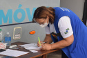 O Paraná começou a vacinar trabalhadores portuários e aeroportuários contra a Covid-19 nesta sexta-feira (28). As doses da vacina AstraZeneca/Fiocruz destinadas a estes grupos foram enviadas pelo Ministério da Saúde nesta semana. - Paranaguá, 28/05/2021  -  Foto: Américo Antonio/SESA