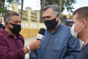 O Paraná começou a vacinar trabalhadores portuários e aeroportuários contra a Covid-19 nesta sexta-feira (28). As doses da vacina AstraZeneca/Fiocruz destinadas a estes grupos foram enviadas pelo Ministério da Saúde nesta semana. -  Paranaguá, 28/05/2021  -  Foto: Américo Antonio/SESA
