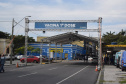 O Paraná começou a vacinar trabalhadores portuários e aeroportuários contra a Covid-19 nesta sexta-feira (28). As doses da vacina AstraZeneca/Fiocruz destinadas a estes grupos foram enviadas pelo Ministério da Saúde nesta semana. -  Paranaguá, 28/05/2021  -  Foto: Américo Antonio/SESA