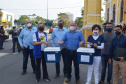 O Paraná começou a vacinar trabalhadores portuários e aeroportuários contra a Covid-19 nesta sexta-feira (28). As doses da vacina AstraZeneca/Fiocruz destinadas a estes grupos foram enviadas pelo Ministério da Saúde nesta semana. -  Paranaguá, 28/05/2021  -  Foto: Américo Antonio/SESA