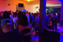 O trabalho das equipes da Ação Integrada de Fiscalização Urbana (AIFU) constatou pontos comerciais com aglomerações de pessoas em bairros da Capital nesta sexta-feira (28/05). Ao todo, seis estabelecimentos foram fechados e 10 pessoas acabaram encaminhadas, sendo que um dos detidos tinha um mandado de prisão em aberto. As ações da AIFU ocorreram em 13 bairros da cidade.  -  Curitiba, 29/05/2021 -  Foto: SESP/PR