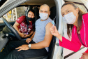 Em menos de três dias, 9,8 mil trabalhadores portuários paranaenses receberam a primeira dose da vacina contra o coronavírus, no Paraná. A vacinação, em tempo recorde, priorizou os funcionários que atuam a bordo dos navios, costado e faixa portuária. O número de doses superou total enviado pelo Ministério da Saúde e será necessário aguardar o envio de novo lote para que a vacinação seja retomada.  -  Foto: Claudio Neves/Portos do Paraná